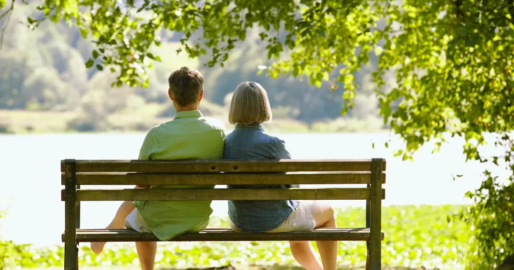 深い友情で結ばれたカップルの姿